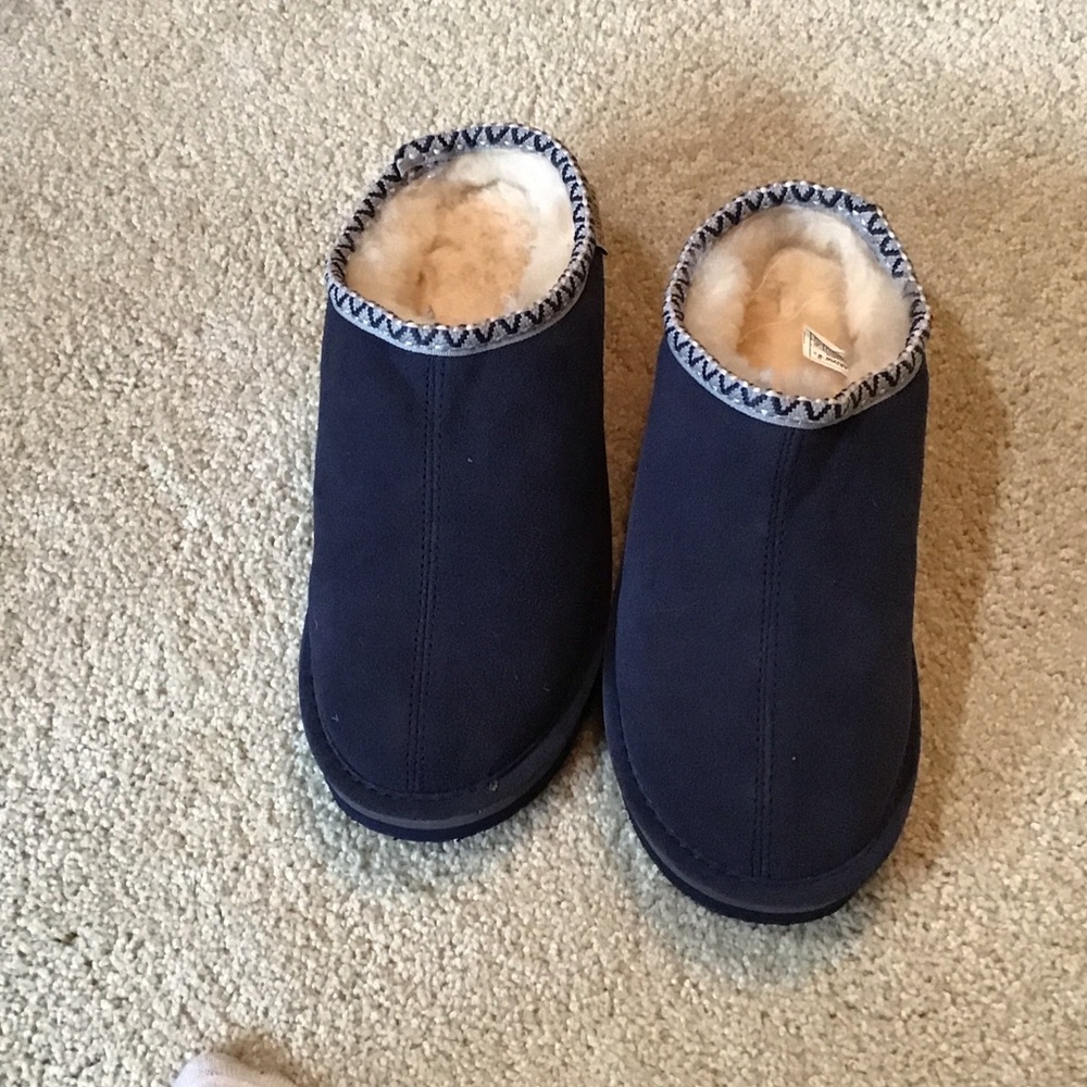 Cozy Navy Blue clogs with Fleece Lining New never worn